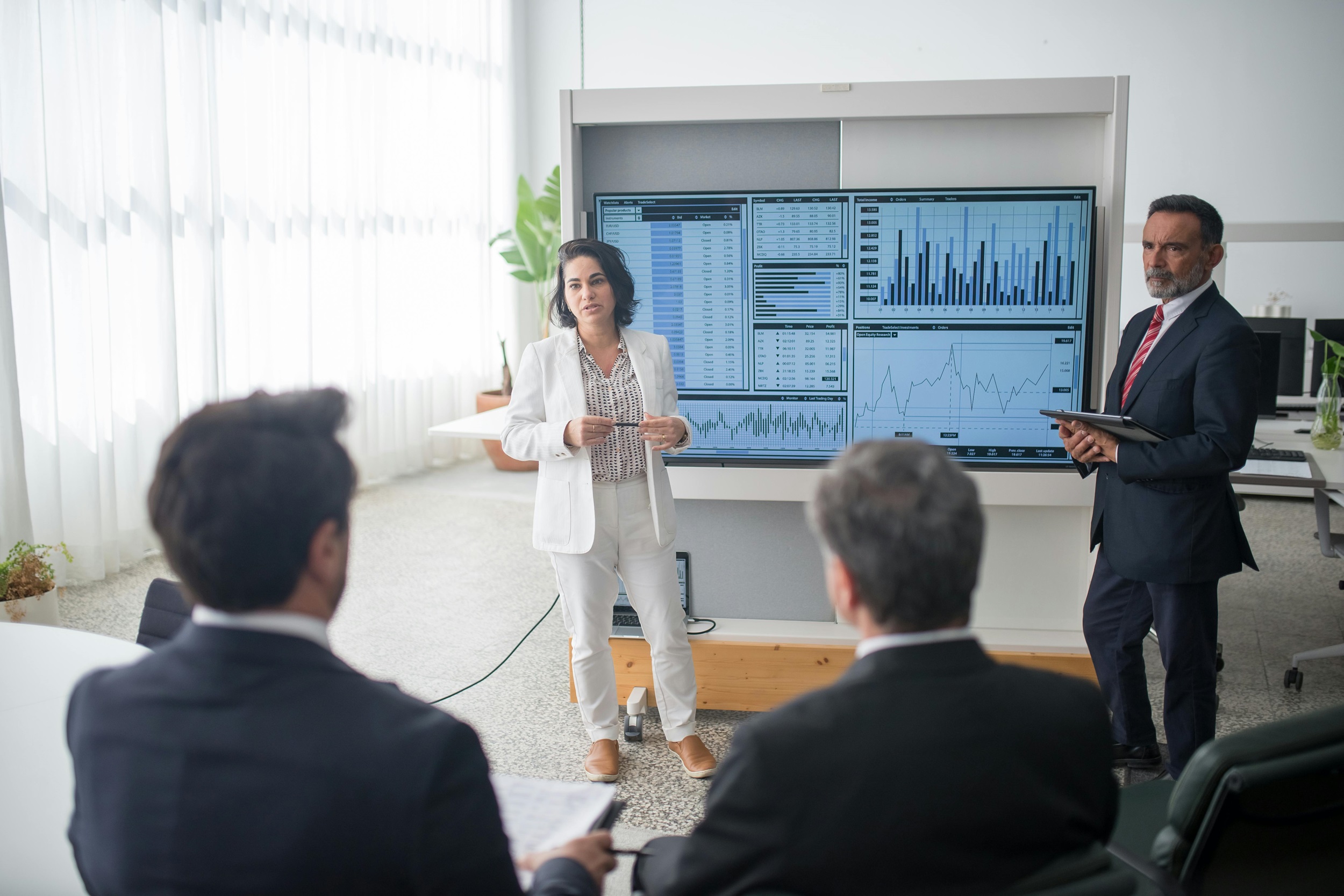 FrancescoPecoraro.com_How to Sound More Persuasive During Presentations