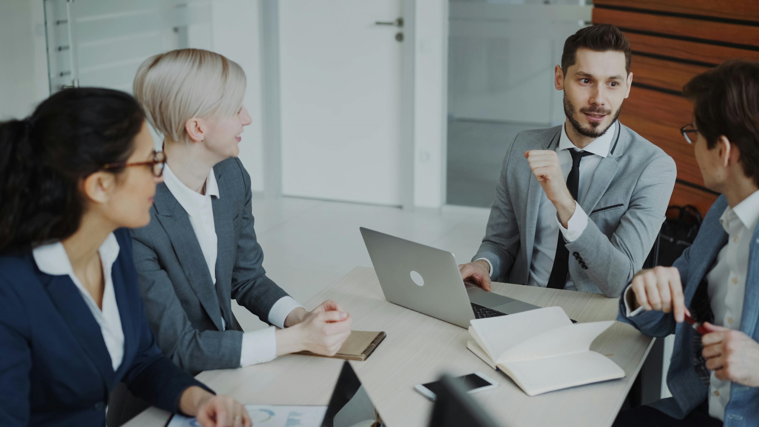 FrancescoPecoraro.com_The Difference Between Managers and Leaders