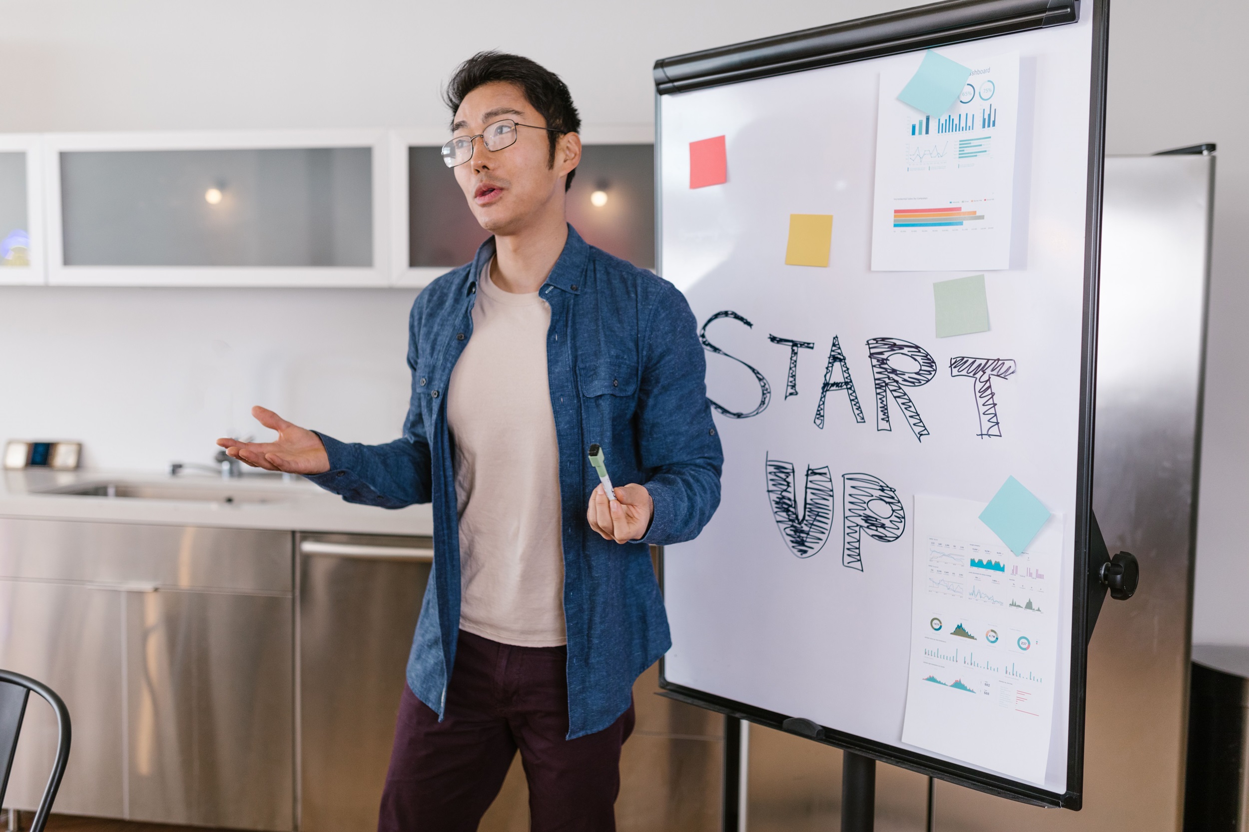 FrancescoPecoraro.com_Communication Strategies for Startup Founders
